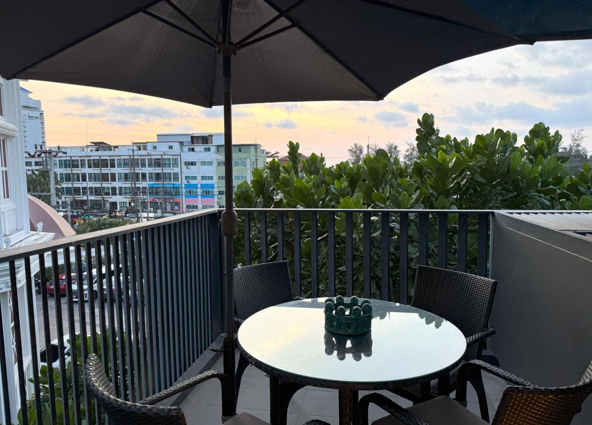 The Deck Condominium By Lofty Patong 외부 사진