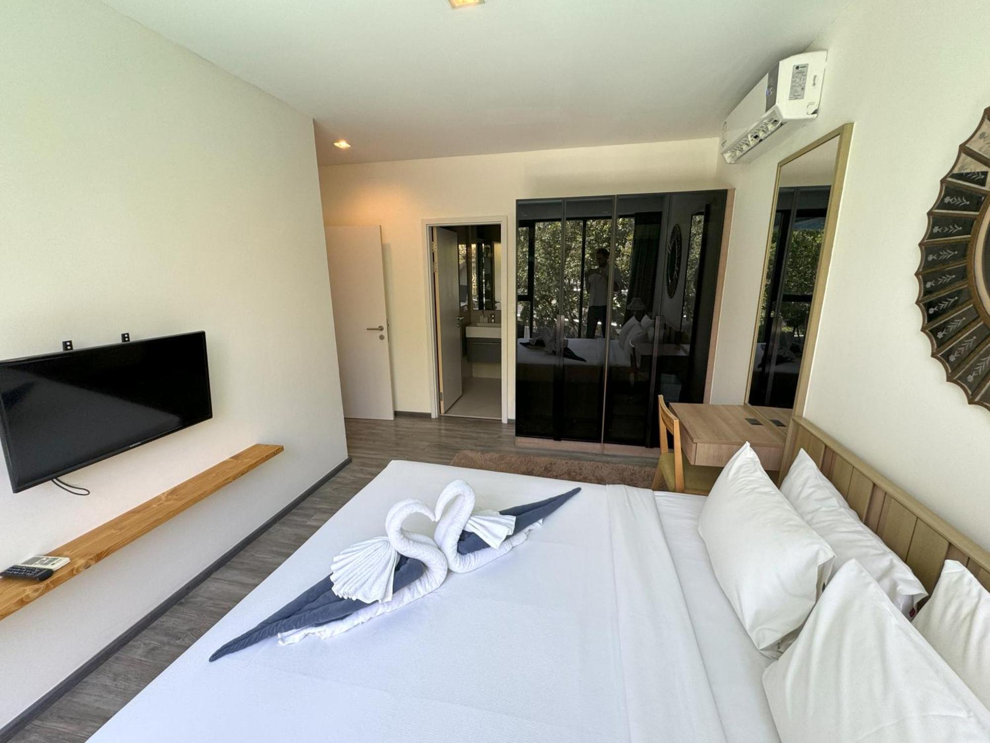 The Deck Condominium By Lofty Patong 외부 사진